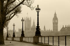 Londen in mist stock foto's Londen in mist stock foto's