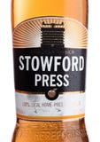 LONDYN ZJEDNOCZONE KRÓLESTWO, CZERWIEC, - 22, 2017: Butelki etykietka Stowford prasy westons cydr na bielu fotografia stock LONDYN ZJEDNOCZONE KRÓLESTWO, CZERWIEC, - 22, 2017: Butelki etykietka Stowford prasy westons cydr na bielu fotografia stock