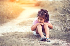 wallpapers of cute girl sitting alone