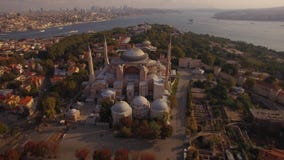 Longueur aérienne de Hagia Sophia dans la ville d'Istanbul Tir étonnant 4K Longueur aérienne de Hagia Sophia dans la ville d'Istanbul Tir étonnant 4K