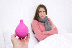 Lookig confus de femme au lavement image stock Lookig confus de femme au lavement image stock