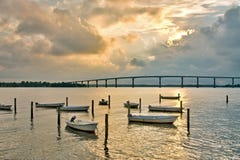 Los barcos amarraron en la bahía de Chesapeake en Solomons Isl Fotografía de archivo Los barcos amarraron en la bahía de Chesapeake en Solomons Isl Fotografía de archivo