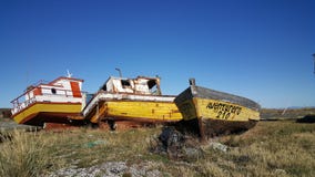 Los barcos - isla grande de la tierra del fuego - no - hombre - tierra lejos de la civilización imagen de archivo libre de regalías Los barcos - isla grande de la tierra del fuego - no - hombre - tierra lejos de la civilización imagen de archivo libre de regalías