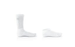 Los calcetines blancos en blanco diseñan la maqueta, aislada, trayectoria de recortes imágenes de archivo libres de regalías Los calcetines blancos en blanco diseñan la maqueta, aislada, trayectoria de recortes imágenes de archivo libres de regalías
