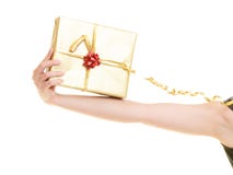 Los días de fiesta aman el concepto de la felicidad - muchacha con la caja de regalo Imágenes de archivo libres de regalías Los días de fiesta aman el concepto de la felicidad - muchacha con la caja de regalo Imágenes de archivo libres de regalías