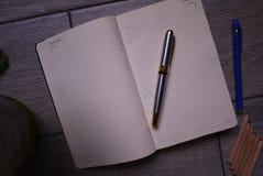 Los expedientes del diario y la contabilidad y otros expedientes fotos de archivo Los expedientes del diario y la contabilidad y otros expedientes fotos de archivo