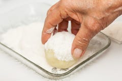 Los pasos de la preparación del plato colombiano tradicional llamaron las patatas rellenas imagenes de archivo Los pasos de la preparación del plato colombiano tradicional llamaron las patatas rellenas imagenes de archivo