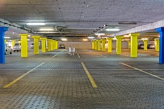 Lote de estacionamento vazio imagem de stock royalty free Lote de estacionamento vazio imagem de stock royalty free