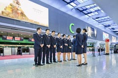 Lotnictwo personel instruujący przy Hongqiao lotniskiem międzynarodowym, Szanghaj, Chiny Obrazy Stock Lotnictwo personel instruujący przy Hongqiao lotniskiem międzynarodowym, Szanghaj, Chiny Obrazy Stock