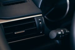 Lotnicza warunek wentylacja dla przystosowywa airflow w pasa?erskim pokoju samoch?d z okr?gu kszta?tem, automobilowy cz??ci poj?c obraz stock Lotnicza warunek wentylacja dla przystosowywa airflow w pasa?erskim pokoju samoch?d z okr?gu kszta?tem, automobilowy cz??ci poj?c obraz stock