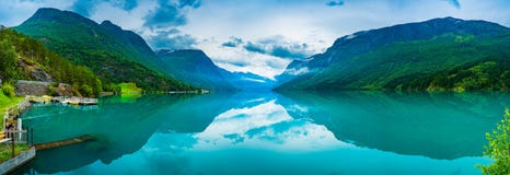 Lovatnet härlig natur Norge för sjö Royaltyfri Foto Lovatnet härlig natur Norge för sjö Royaltyfri Foto