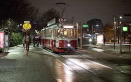 Luce distante di vecchio tram fotografie stock Luce distante di vecchio tram fotografie stock