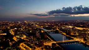 Luchtfotografie van de stad van Nantes bij nacht royalty-vrije stock foto's Luchtfotografie van de stad van Nantes bij nacht royalty-vrije stock foto's