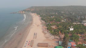 Luchthommelmening van Arambol-strand in Goa India stock video Luchthommelmening van Arambol-strand in Goa India stock video