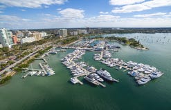 Luchtmening van Sarasota de stad in, Florida royalty-vrije stock foto's Luchtmening van Sarasota de stad in, Florida royalty-vrije stock foto's