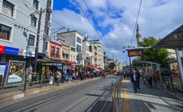 Ludzie chodzą na Istiklal ulicie zdjęcie stock Ludzie chodzą na Istiklal ulicie zdjęcie stock