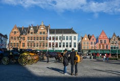 Ludzie przy Grote Markt w Bruges, Belgia zdjęcia stock Ludzie przy Grote Markt w Bruges, Belgia zdjęcia stock