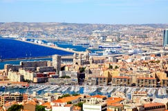 Luftaufnahme der Marseille-Stadt und des Hafens stockfoto Luftaufnahme der Marseille-Stadt und des Hafens stockfoto