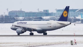 Lufthansa Airbus A320-200 D-AIZE in Munich Airport MUC Stock Video - Video  of airplanes, boeing: 113845477