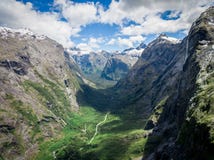 Luftlandschaft des Fjord-Berges in Neuseeland lizenzfreies stockbild Luftlandschaft des Fjord-Berges in Neuseeland lizenzfreies stockbild