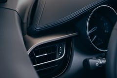 Luftvillkorlufth?let f?r justerar luftstr?mmen i ett passagerarerum av bilen med en cirkelform, automatiskt delbegrepp fotografering för bildbyråer Luftvillkorlufth?let f?r justerar luftstr?mmen i ett passagerarerum av bilen med en cirkelform, automatiskt delbegrepp fotografering för bildbyråer