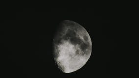 Lune avec des nuages dans le ciel nocturne Concept d'un th?me et d'un myst?re fantasmagoriques Ciel nocturne mystérieux avec la l banque de vidéos Lune avec des nuages dans le ciel nocturne Concept d'un th?me et d'un myst?re fantasmagoriques Ciel nocturne mystérieux avec la l banque de vidéos