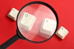 Lupa blanca de las llaves de teclado de los trabajos Imágenes de archivo libres de regalías Lupa blanca de las llaves de teclado de los trabajos Imágenes de archivo libres de regalías