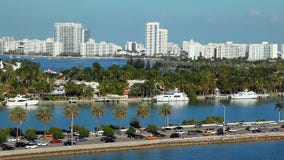 Luxuriöse Yachten im Miami Beach, Florida, Vogelperspektive stock video footage Luxuriöse Yachten im Miami Beach, Florida, Vogelperspektive stock video footage