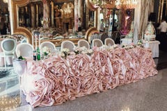 Luxury, elegant wedding reception table arrangement, floral cent royalty free stock images Luxury, elegant wedding reception table arrangement, floral cent royalty free stock images