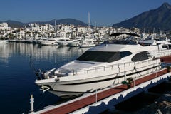 Luxuxyacht in Marbella stockfotos Luxuxyacht in Marbella stockfotos