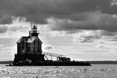 Luz de Middleground - o farol assombrado de Connecticut imagem de stock royalty free Luz de Middleground - o farol assombrado de Connecticut imagem de stock royalty free
