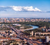Luzhnikistadion van een hoogte, Bloederig panorama van Vorobyovy stock foto's Luzhnikistadion van een hoogte, Bloederig panorama van Vorobyovy stock foto's