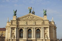 Lviv nationell akademisk teater av operan och balett Lviv Ukraina 04 11 2018 royaltyfri fotografi Lviv nationell akademisk teater av operan och balett Lviv Ukraina 04 11 2018 royaltyfri fotografi