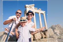 Lycklig beskärning för foto för familjselfielopp för aktie i samkvämne royaltyfri foto Lycklig beskärning för foto för familjselfielopp för aktie i samkvämne royaltyfri foto