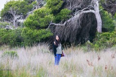 Lycklig gravid gravid kvinna som ler arkivfoto Lycklig gravid gravid kvinna som ler arkivfoto