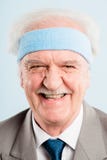 Bakgrund för blått för definition för kick för rolig manstående verkligt folk arkivfoton Bakgrund för blått för definition för kick för rolig manstående verkligt folk arkivfoton