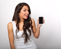 Lyckligt le härligt upphetsat kvinnainnehav och advertizing mo royaltyfri fotografi Lyckligt le härligt upphetsat kvinnainnehav och advertizing mo royaltyfri fotografi