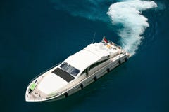 Lyxig yachtsegling i medelhavet nära franska Riviera, M arkivbild Lyxig yachtsegling i medelhavet nära franska Riviera, M arkivbild