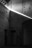 Lâmina da luz que entra na estrada coberta do Sforzesco Cas imagem de stock Lâmina da luz que entra na estrada coberta do Sforzesco Cas imagem de stock