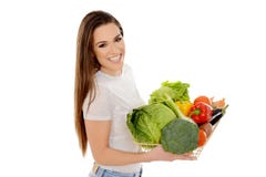 Lächelndes Mädchen, das Korb voll vom Gemüse hält stockbild Lächelndes Mädchen, das Korb voll vom Gemüse hält stockbild
