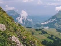 Läskigt brant berglandskap i schweizisk fjällängbrienzerrothorn Schweiz fotografering för bildbyråer Läskigt brant berglandskap i schweizisk fjällängbrienzerrothorn Schweiz fotografering för bildbyråer