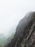 Läskigt brant berglandskap som täckas i för fjällängbrienzer för dimma schweizisk rothorn Schweiz fotografering för bildbyråer Läskigt brant berglandskap som täckas i för fjällängbrienzer för dimma schweizisk rothorn Schweiz fotografering för bildbyråer