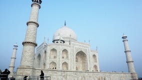 Låsa-på skottet av Taj Mahal Agra, Uttar Pradesh, Indien stock video Låsa-på skottet av Taj Mahal Agra, Uttar Pradesh, Indien stock video