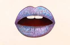 Lèvres bleues, belle lèvre Plan rapproché de lèvres, fin de bouche, rouge à lèvres et lipgloss, bouche, baiser de rouge à lèvres image libre de droits Lèvres bleues, belle lèvre Plan rapproché de lèvres, fin de bouche, rouge à lèvres et lipgloss, bouche, baiser de rouge à lèvres image libre de droits