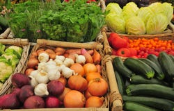 Légumes de stalle du marché Image libre de droits Légumes de stalle du marché Image libre de droits