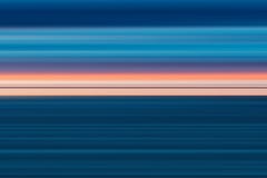 Líneas brillantes abstractas coloridas fondo, textura rayada horizontal en rosa y tonos azules libre illustration Líneas brillantes abstractas coloridas fondo, textura rayada horizontal en rosa y tonos azules libre illustration