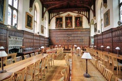 Lío pasillo medieval en Magdalen College, Oxford imagen de archivo Lío pasillo medieval en Magdalen College, Oxford imagen de archivo