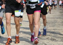 Löpare av maratonloppet under arkivfoto Löpare av maratonloppet under arkivfoto
