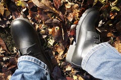 M??czyzn buty z wysoko?ci stron? Stosowny dla jaka? pogody i wszystko przyprawia Brud, breja, ?nieg, ska?y i normalna, - na jaka? obrazy stock M??czyzn buty z wysoko?ci stron? Stosowny dla jaka? pogody i wszystko przyprawia Brud, breja, ?nieg, ska?y i normalna, - na jaka? obrazy stock