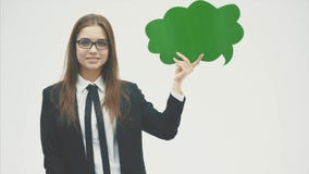 M?oda pi?kna dziewczyna trzyma zielonego b?bel dla teksta, odizolowywaj?cego na bia?ym tle zbiory M?oda pi?kna dziewczyna trzyma zielonego b?bel dla teksta, odizolowywaj?cego na bia?ym tle zbiory